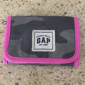 Girls Gap camo wallet